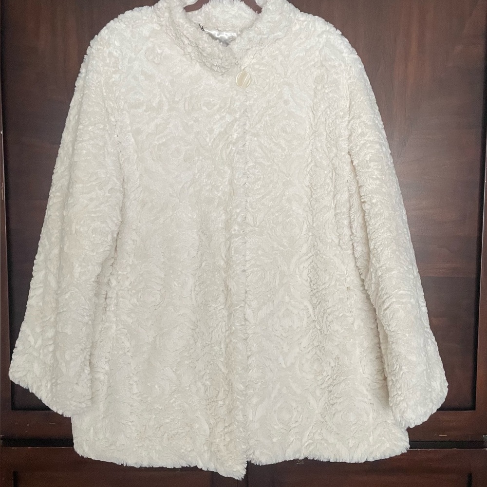 Dennis Basso Ivory Faux Fur Coat, size 3X, excellent condition